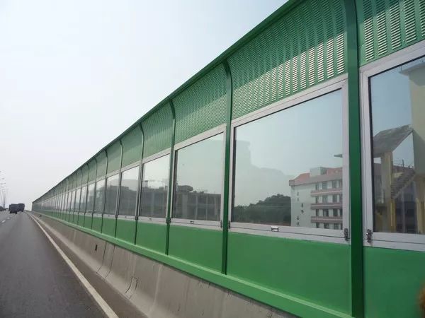 高速声屏障，为宁静生活筑起隔音之墙