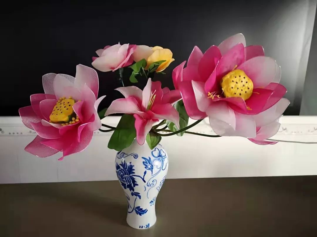 丝网花成品，绽放的艺术与生活的交融