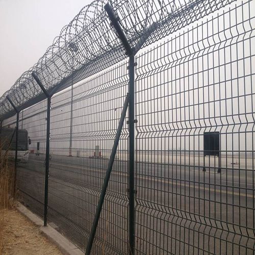 围墙铁丝网，安全、隐私与设计的交织