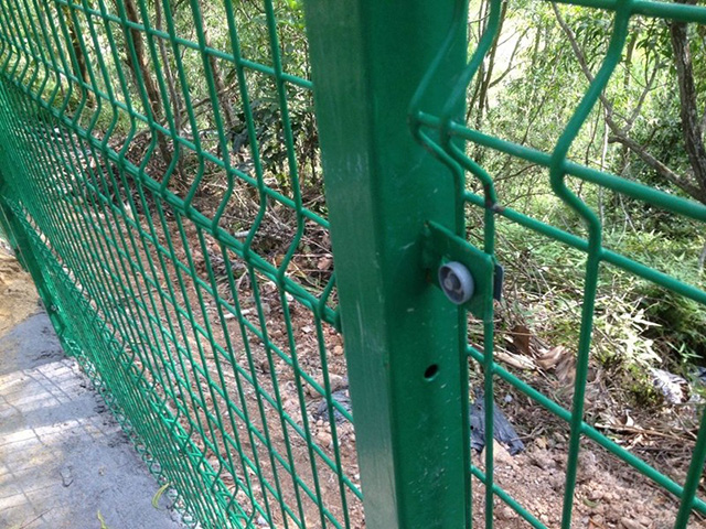钢丝护栏网安装视频教程，打造安全防护的坚实屏障