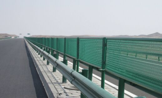 公路安全新防线，公路围网护栏网的重要性与应用
