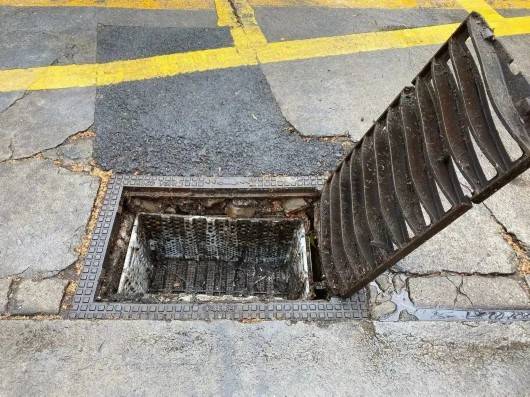 雨水口不锈钢网罩，城市排水系统的隐形守护者