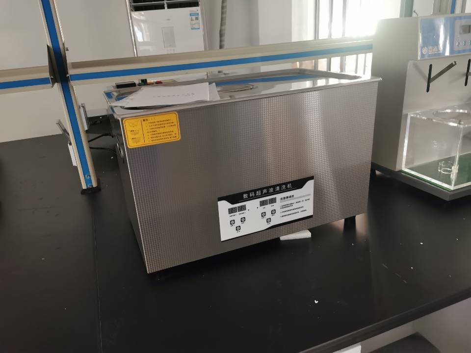 高效清洁新纪元，不锈钢网链清洗机与高压喷淋技术的完美融合
