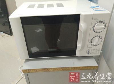 塑料制品在微波炉加热中的安全性探讨
