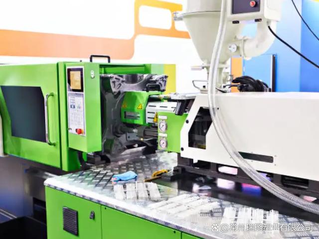 塑料制品注塑成型机，现代制造业的精密雕塑师