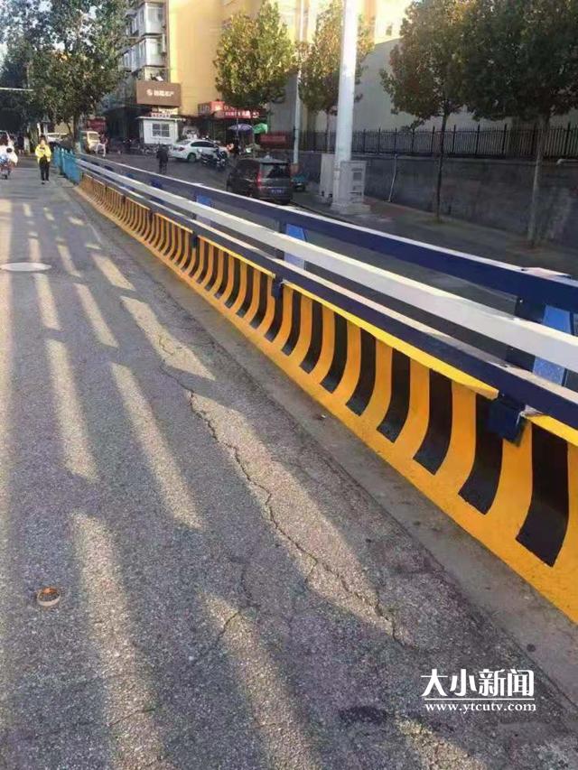 蓝白交织的守护——高清护栏网片效果图解析