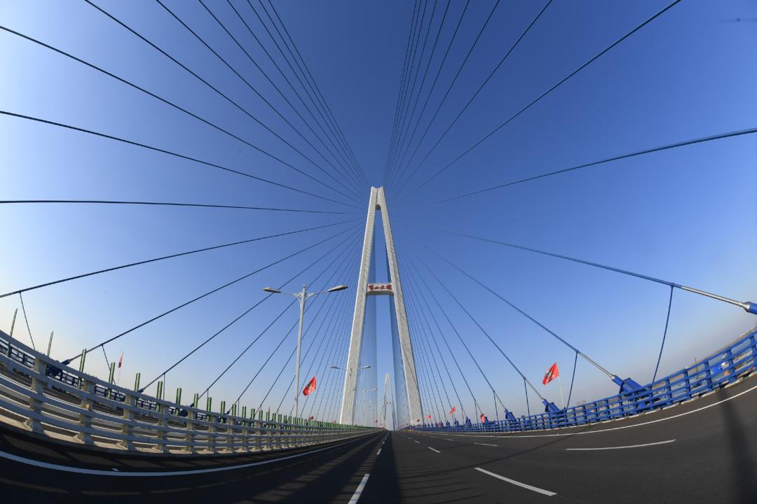 蓝白交织的守护——蓝白色护栏网片效果图解析