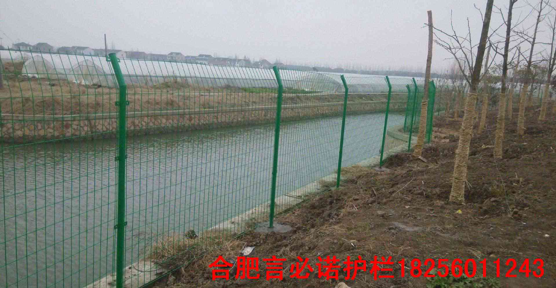 绿色护栏网，绘制安全与美观的桥梁