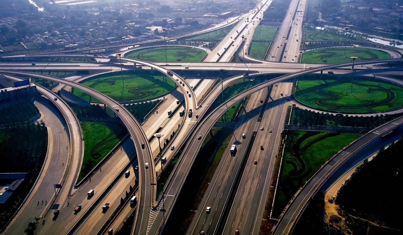 高速公路护栏网生产厂家的技术革新与市场展望