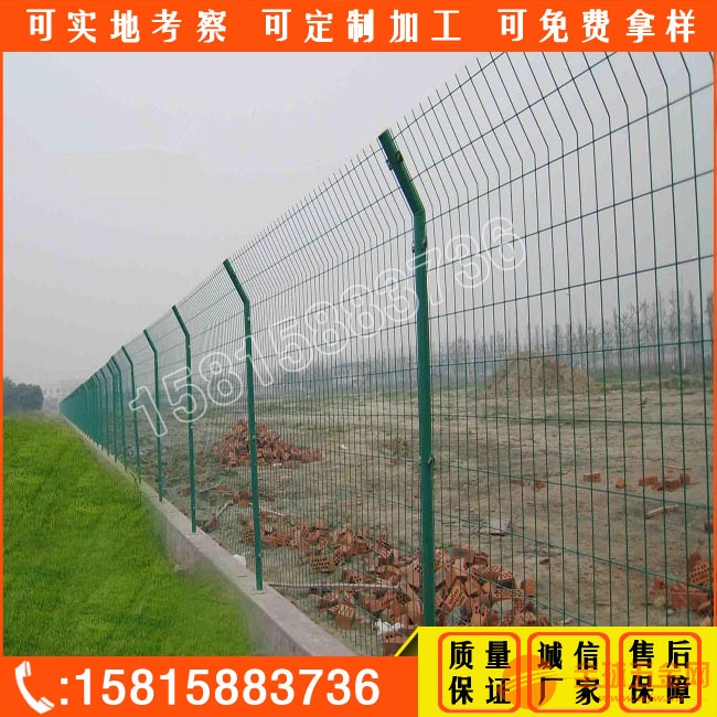 浸塑护栏网，守护安全，美化环境的优选——揭秘优质护栏厂家选择指南