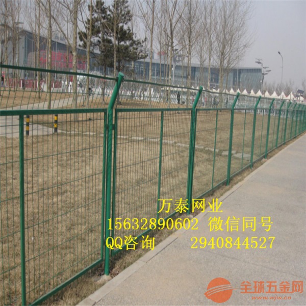 浸塑护栏网，规格参数详解与实际应用
