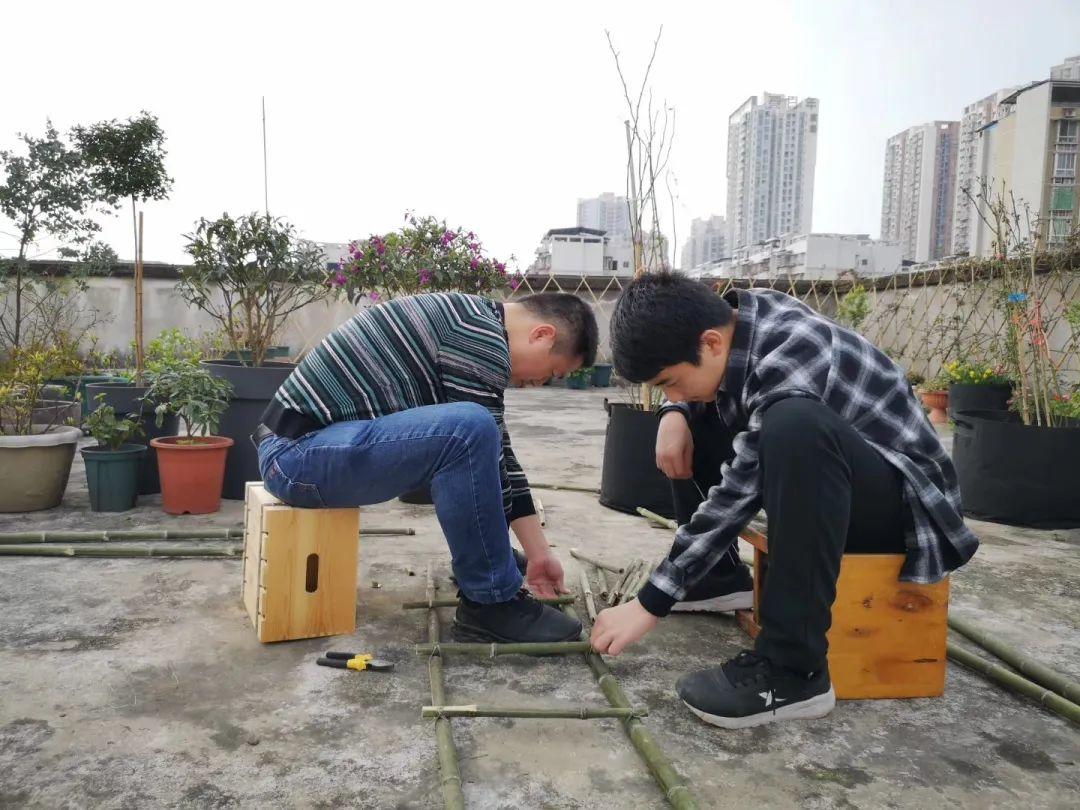 重庆城市风貌与栅栏护栏网，安全与美学的和谐共生