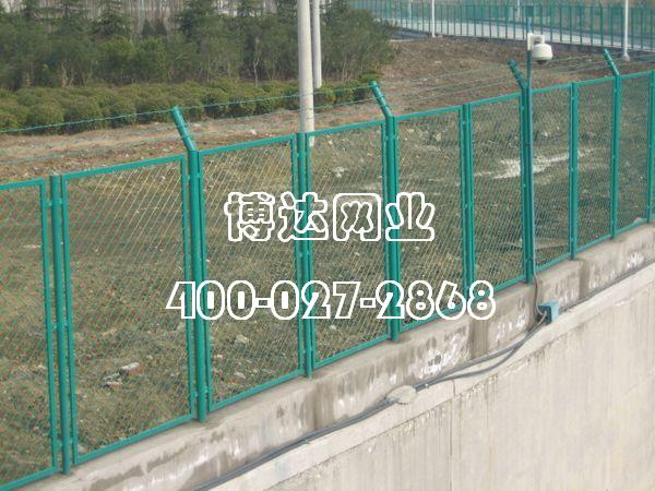 护栏网立柱塑后，提升安全与美观的双重保障