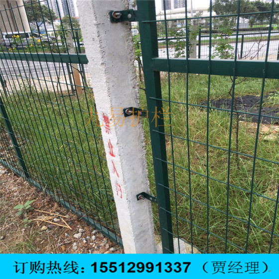 扁铁框架护栏网，安全与美观的双重守护