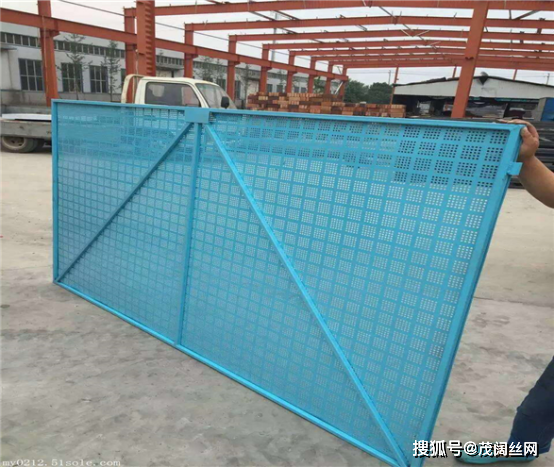 护栏网报价器，高效、精准的解决方案，为安全与效率保驾护航