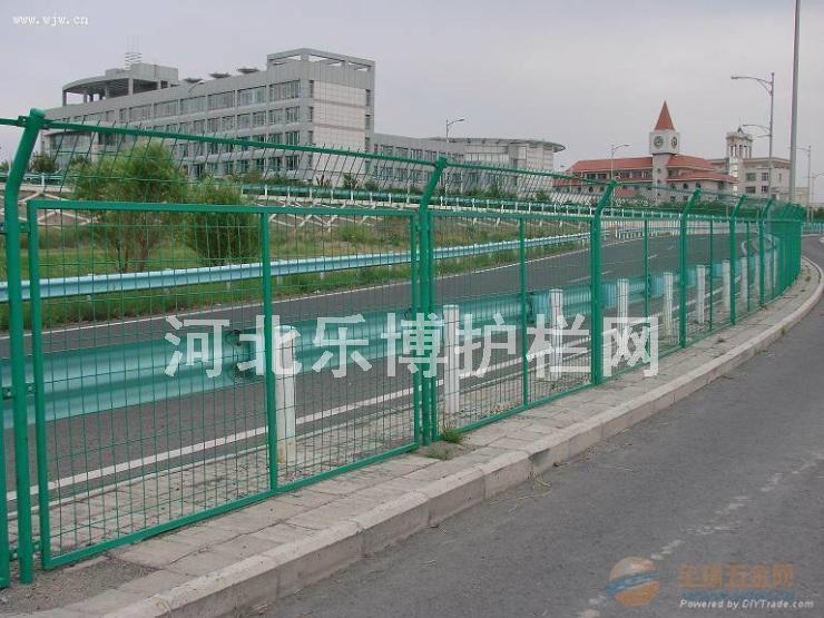 公路护栏网，价格、功能与选择指南