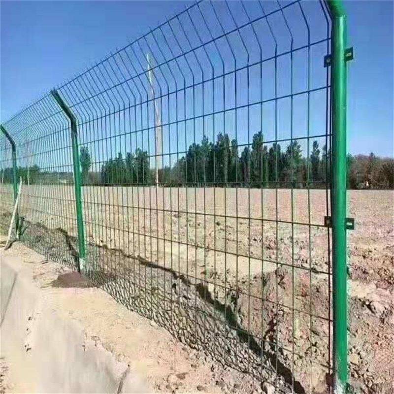 公路护栏网，使用与保养的双重守护