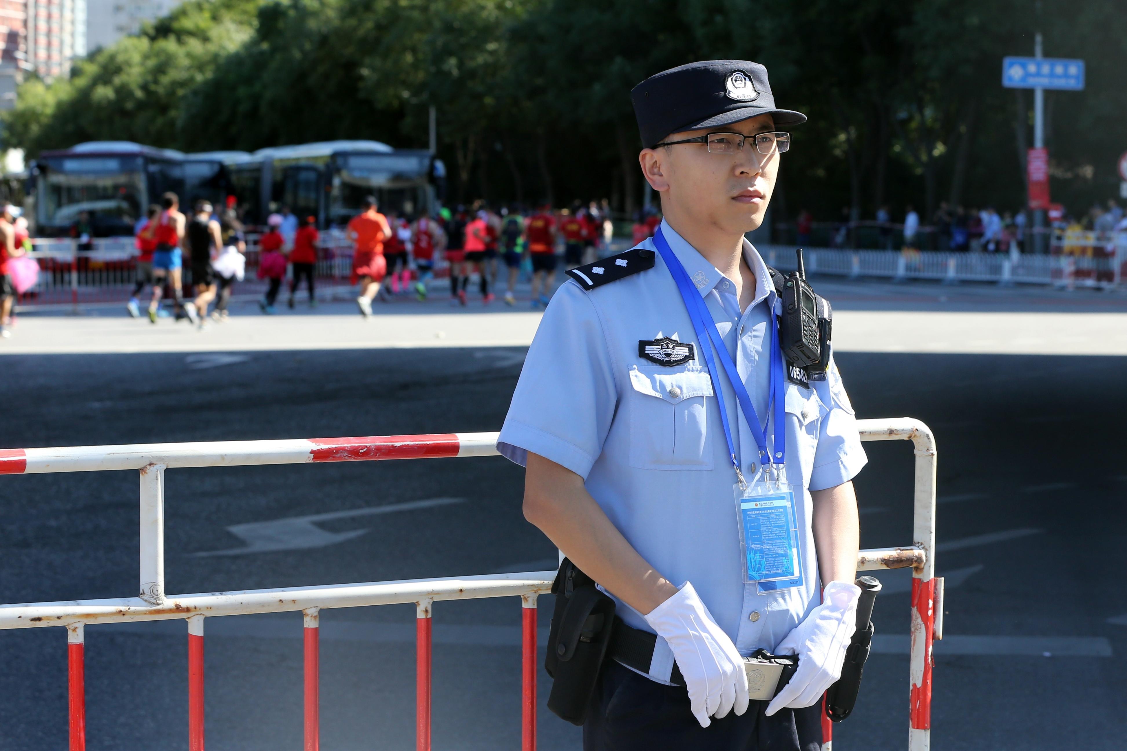 护栏网、隔离栅、防护网与围栏，构建安全与秩序的守护者