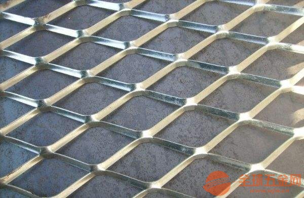 护栏网钢板网，类型、应用与优势解析