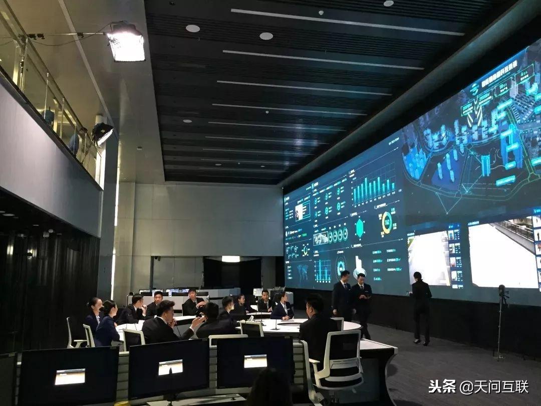 绿色框架护栏网，构建安全与自然的和谐共生
