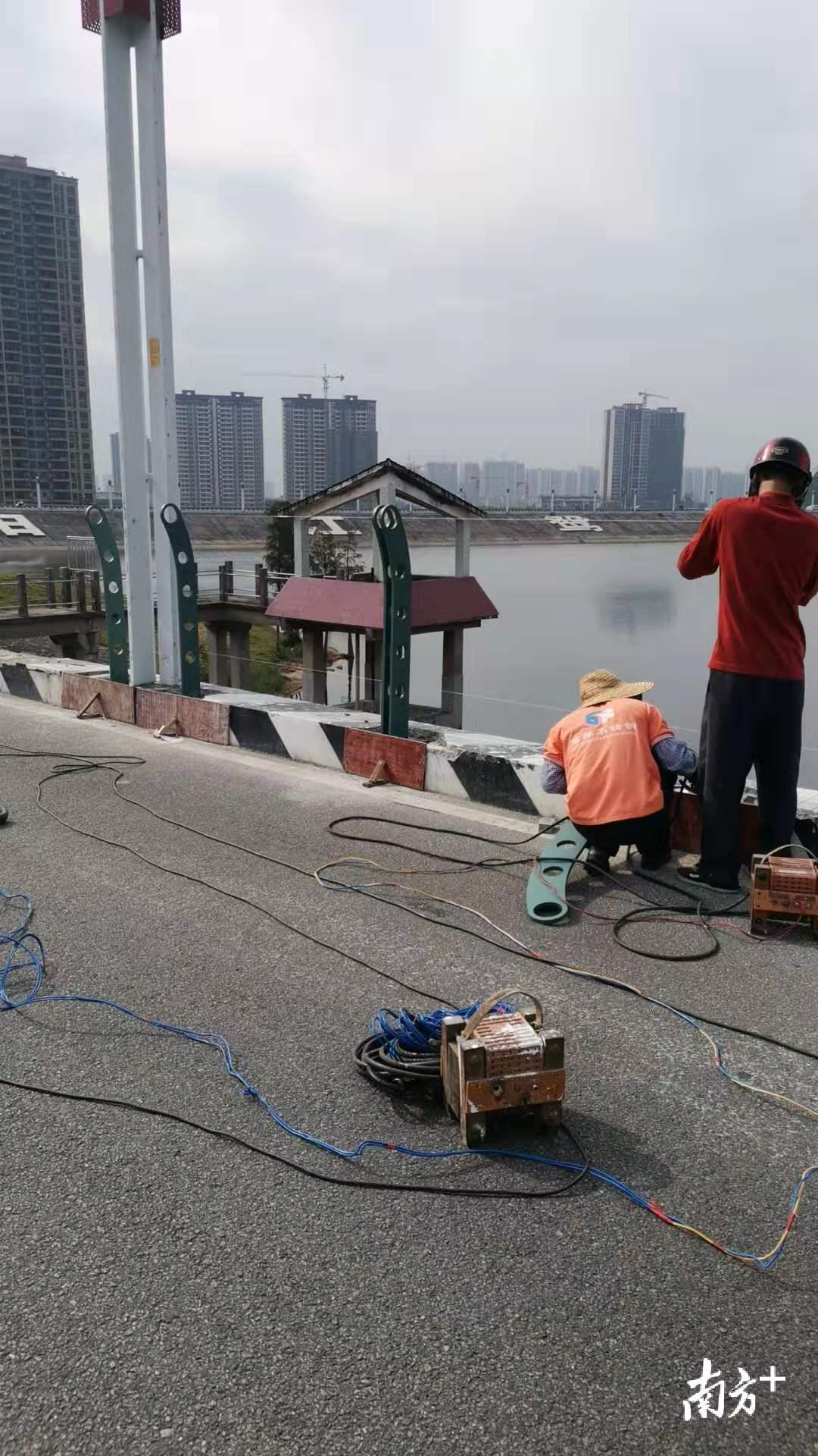 浅谈双边丝护栏网，安全防护的坚固屏障