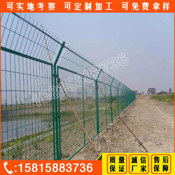 图片中的守护者，双边丝护栏网