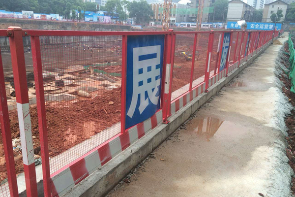 护栏网执行标准规范，构建安全与美观的双重保障