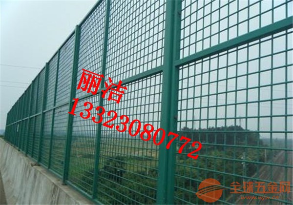 各种护栏网图对比，功能、材质与应用的全面解析
