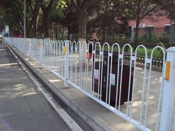 市政护栏网，安全与美观的双重保障——专业报价解析