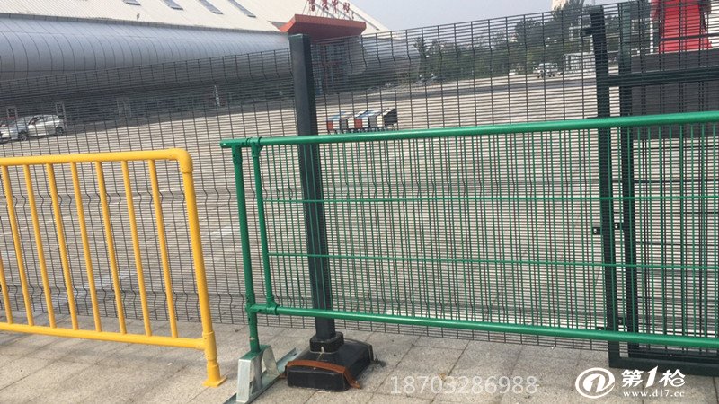 市政护栏网生产厂，守护城市安全的坚固防线