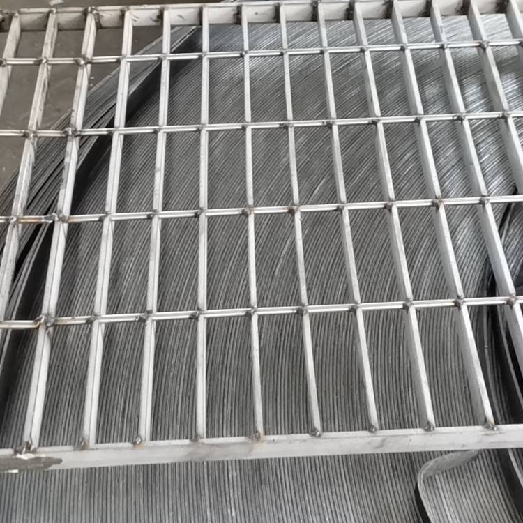 探索不锈钢网格板，规格、应用与优势