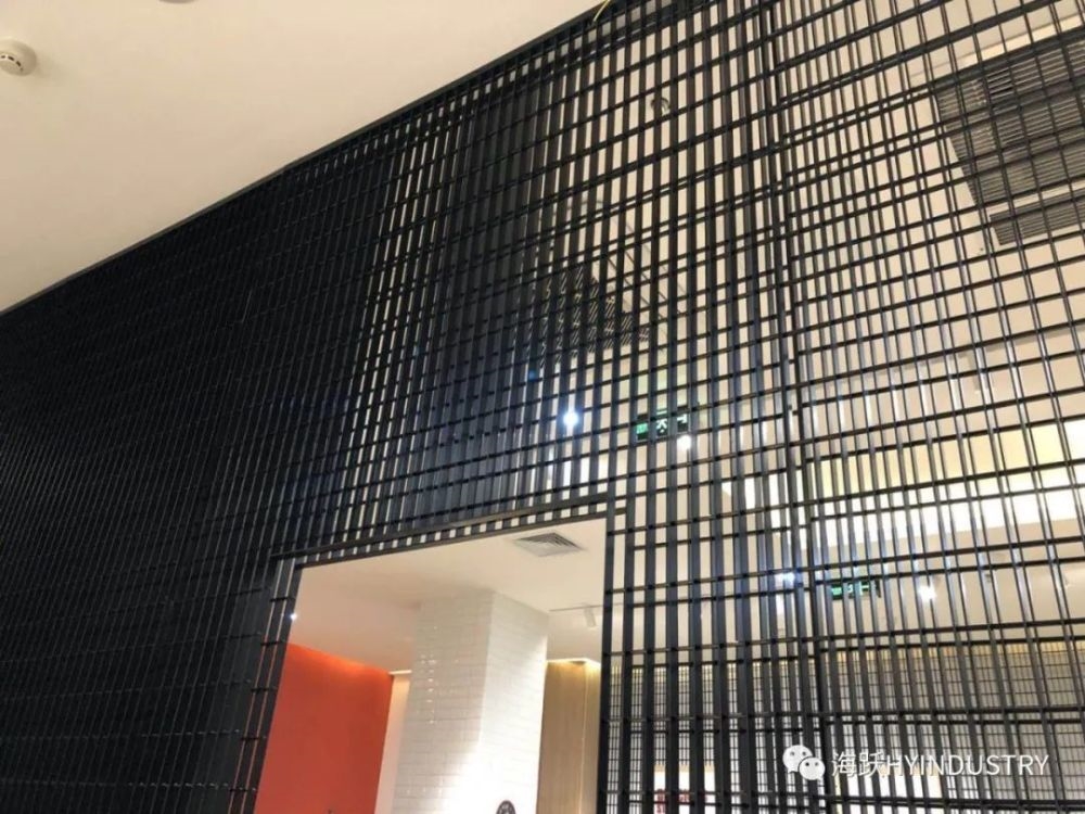 探索不锈钢网格板与格栅板，现代建筑与工业的耐用之选