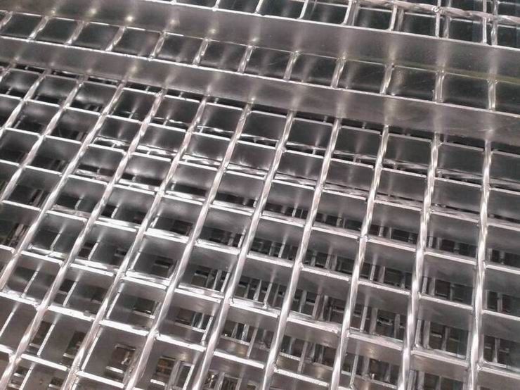 探索不锈钢网格的多样规格与型号，打造坚固耐用与美观并存的现代解决方案