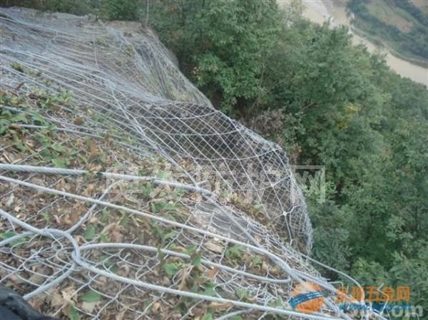 云南三峰型防风抑尘网，绿色矿山的守护者
