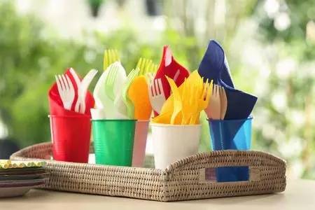 塑料制品的多样性能与特点探析