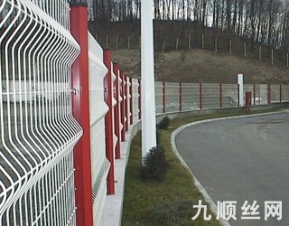 三折弯护栏网，安全与美学的完美结合