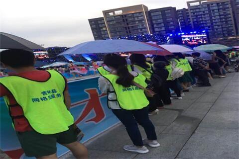 交通护栏与护栏网，城市安全的守护者