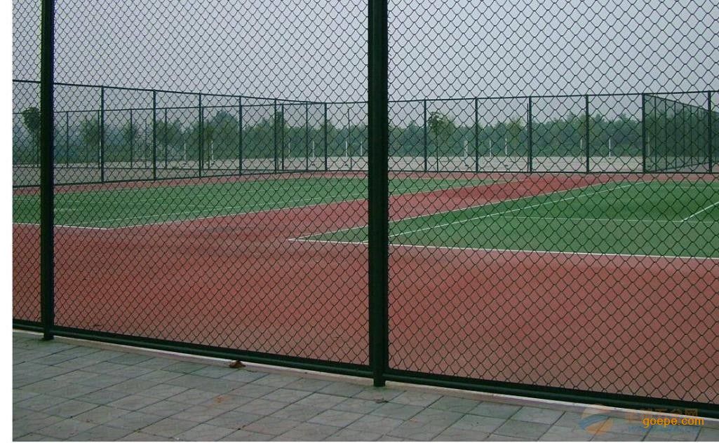 安装球场护栏网，打造安全、专业的运动环境