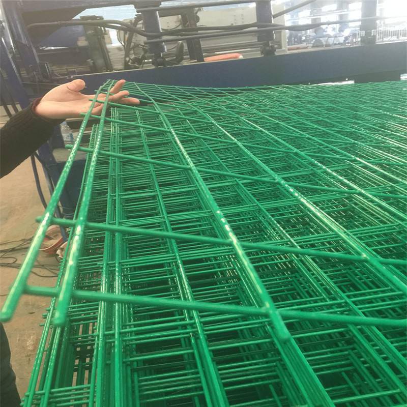 护栏网浸塑设备视频，现代工业的守护者