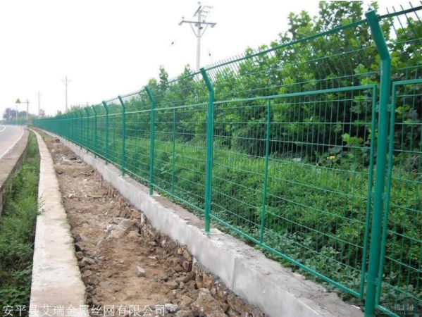 公路安全新守护，解析公路框架护栏网的重要性与应用