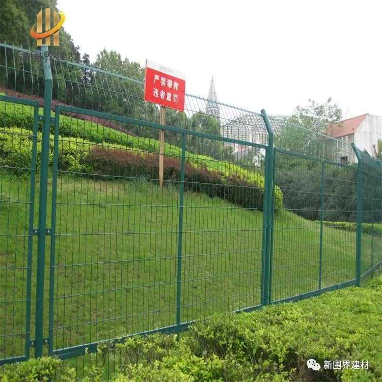 框架护栏网大门，安全与美学的完美融合