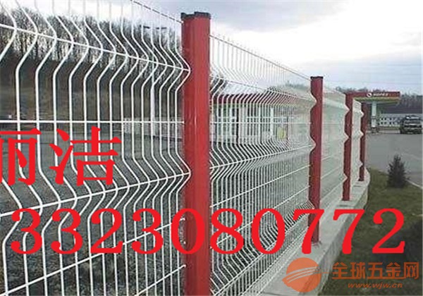 图片解析，三折弯护栏网的设计美学与实用功能
