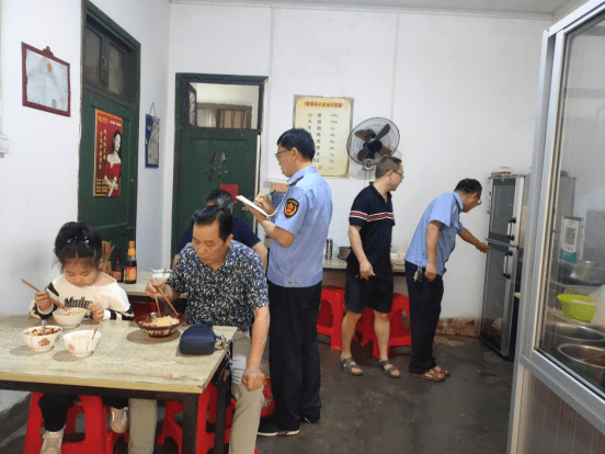 河北衡水安平县，编织安全之网的护栏网产业