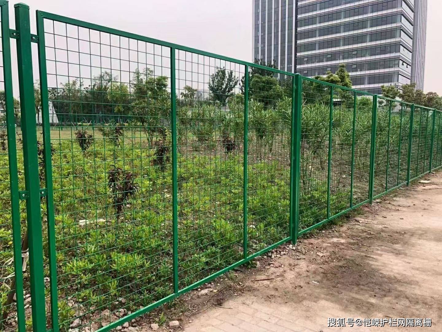 护栏网与围栏网，安全与美观的双重保障