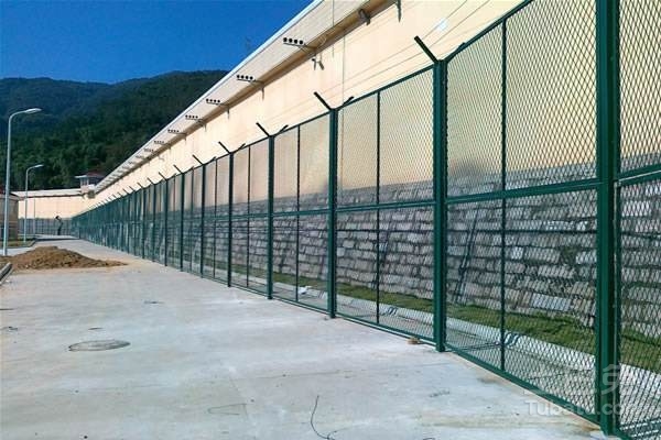最新围栏网与护栏网施工方案解析，打造安全、美观的防护屏障