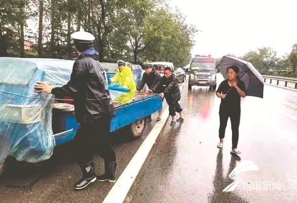 公路安全守护者，选择优质护栏网厂家的关键要素