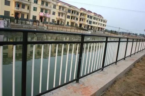 最新版护栏网锌钢道路护栏厂家排行榜，品质与创新的较量