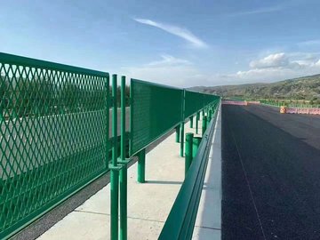 公路护栏网厂家哪家好？—— 深度解析与选择指南