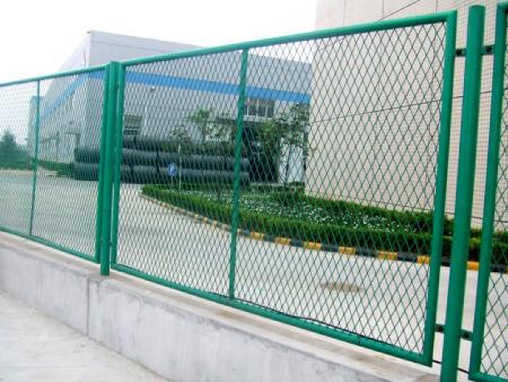 钢板护栏网，价格、用途与选购指南