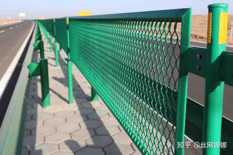 围栏网与护栏网的微妙差异，功能、应用与选择指南